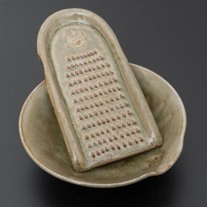 Hitohira Echizen-Yaki Daikon Grater with Saucer Product vendor