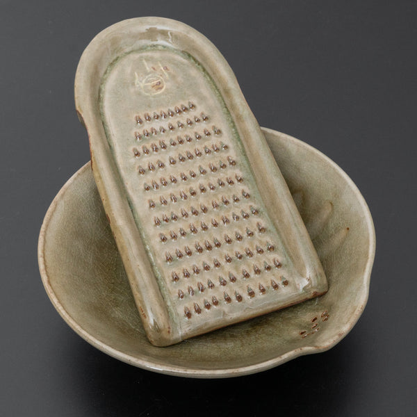Hitohira Echizen-Yaki Daikon Grater with Saucer Product vendor