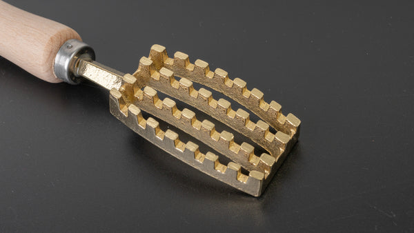 Hitohira Brass Fish Scaler Large