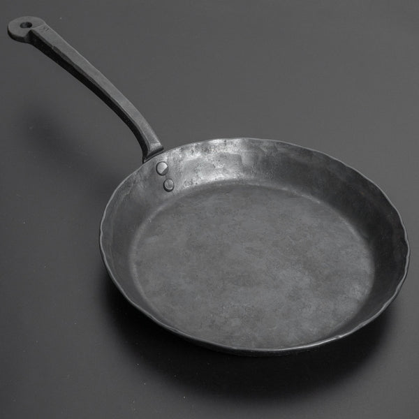 Kanatoko Hand Forged Iron Frying Pan (Medium) - Tetogi