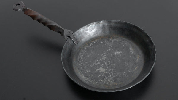 Kanatoko Hand Forged Iron Frying Pan (Removable Handle/ Nejiri) - Tetogi