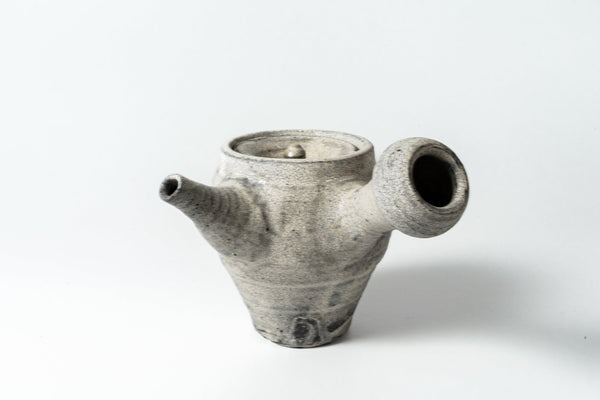 Komon Okuda Teapot Tall Kohiki Haiyu (white slip glaze & ash glaze) - Tetogi