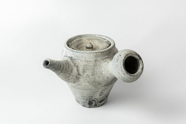 Komon Okuda Teapot Tall Kohiki Haiyu (white slip glaze & ash glaze) - Tetogi