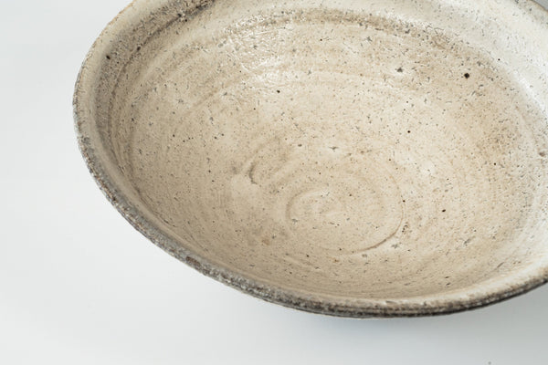 Komon Seji Okuda Asabachi Bowl Medium Kohiki Haiyu (white slip glaze & ash glaze) - Tetogi