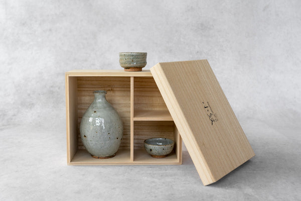 Komon Shinohara Sake set with Kiri box Kohiki - Tetogi