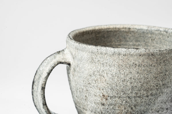 Seji Okuda - Low Mug Kohiki Haiyu (white slip glaze & ash glaze) - Tetogi